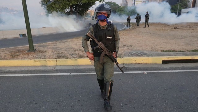 【天下头条】委内瑞拉反对派发动军事政变 英国周四将就美要求引渡阿桑奇举行听证