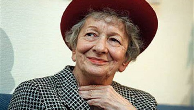 【一诗一会】辛波斯卡：为了一小块干净的天空，我们战斗