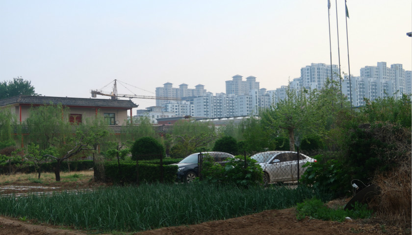 如今，洪源房地产公司内少有人走动。摄影：黎文婕