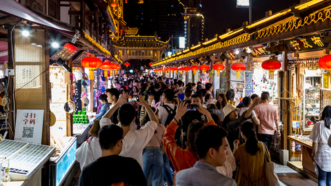 五一假期全国旅游接待游客1.95亿人次，旅游收入上千亿元