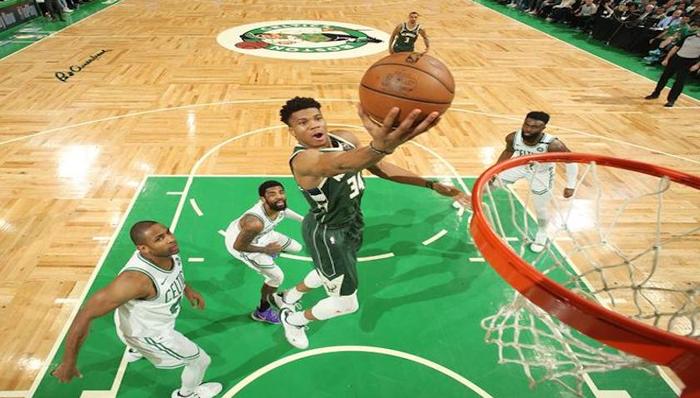 雄鹿,,字母哥,,种族歧视,,希腊,,尼日利亚