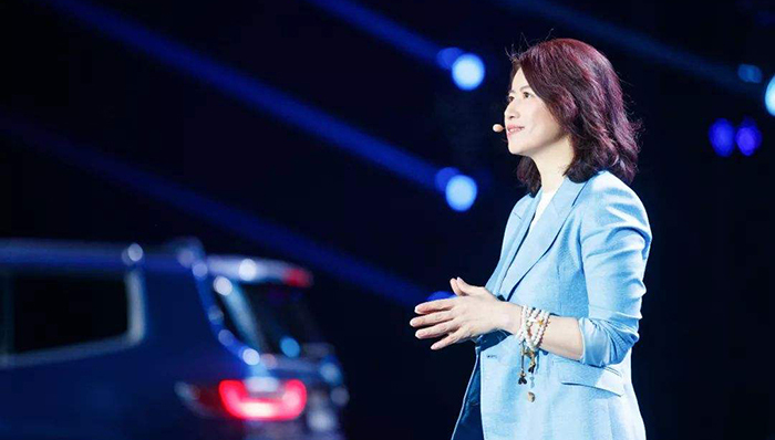 【独家】前FCA首位女性高管、广汽菲克总裁郑杰驶离汽车行业，即将加盟华住集团