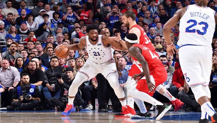 【体育晚报】NBA一天诞生两组抢七 皇马续约阿迪至2028年