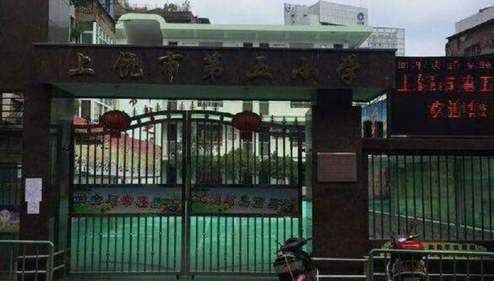 央视评“上饶小学生被刺死”事件：在惨剧前，请不要急着站队