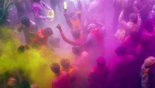 去狂欢吧，平凡的生活需要波澜