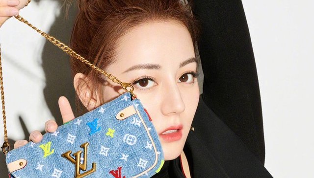 作为第一个入驻小红书的奢侈品牌，Louis Vuitton第一周表现如何？