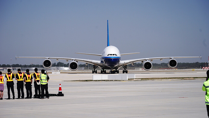 北京大兴机场首次真机试飞完成，意味着什么