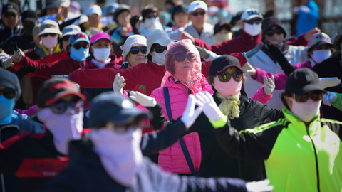 【深度】大妈的消费世界：60000元买舞裙，600元出国玩