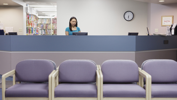 被曝出使用水货疫苗后，香港的诊所出了哪些问题？