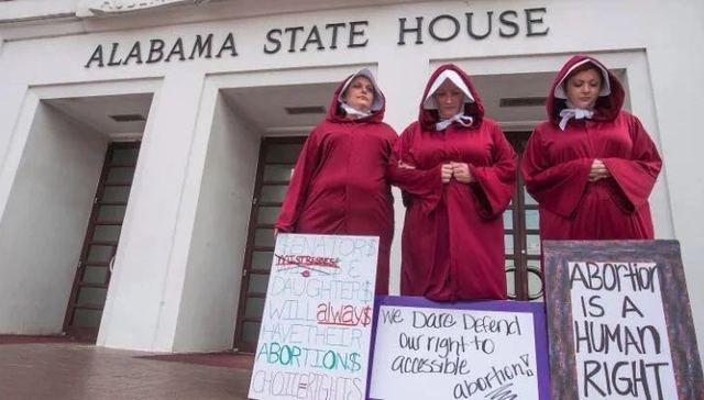 【思想界】生育疼痛与生育自主权：我们离《使女的故事》有多远？