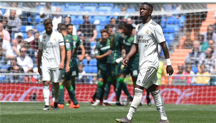 【体育早报】罗马赛纳达尔夺冠 皇马主场负贝蒂斯狼狈收官