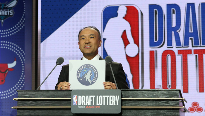 【体育早报】森林狼主帅小桑德斯转正 皇马与克罗斯续约至2023年