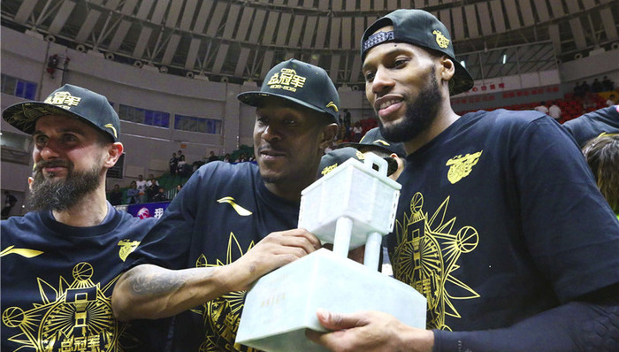 CBA休赛期外援动向：辽篮遇难题，两大MVP恐遭弃用