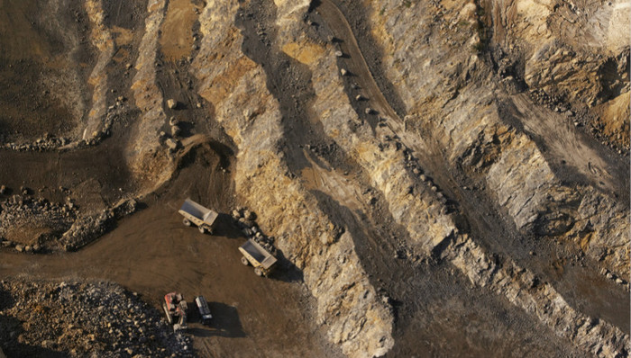 中国稀土“一天翻倍”成色遭疑  机构争议稀土暴涨行情