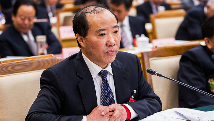 【界面早报】茅台原董事长袁仁国被捕 “亚洲棉王”魏桥集团创始人张士平去世