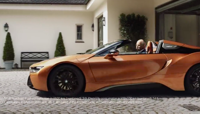 宝马和奔驰相爱相杀，为什么我们爱看品牌互怼？