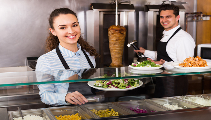 快餐店员工的新福利：每天都是发薪日