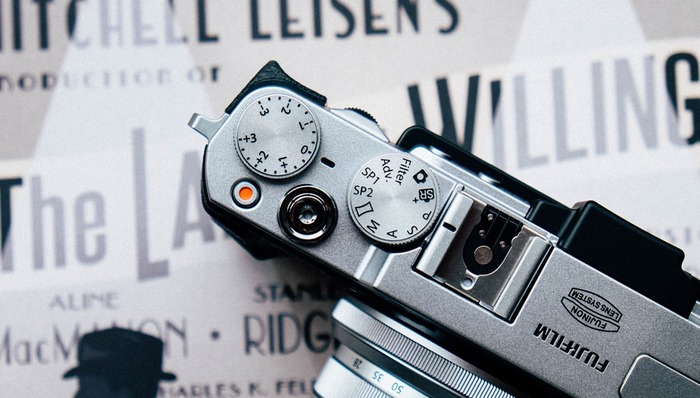 无反相机竞赛再升级，富士发布1亿像素中画幅GFX100