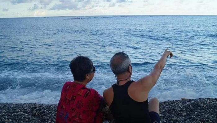 开房车环球旅行的中国老人们