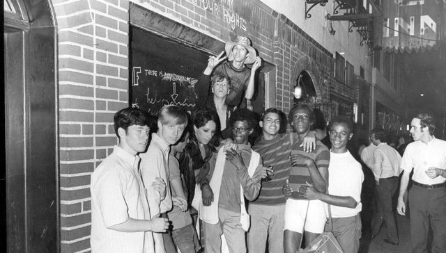 【石墙50年】以三本书走入暴动：酷儿、谋杀与艾滋