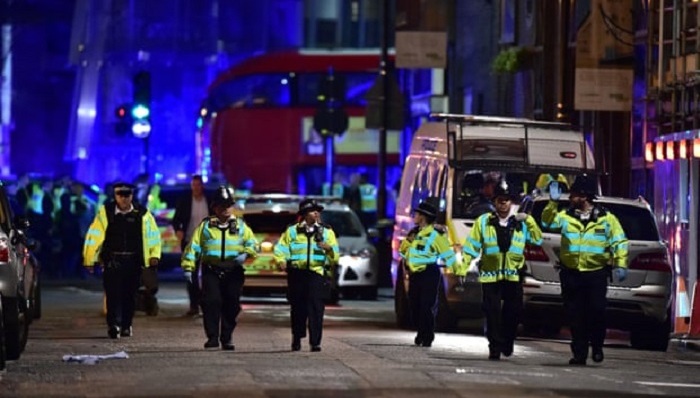 家庭暴力,恐怖主义,书评