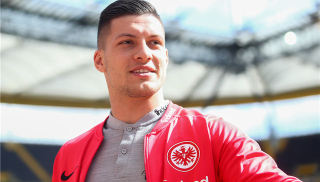 【体育早报】皇家马德里签下约维奇 费纳会师法网半决赛