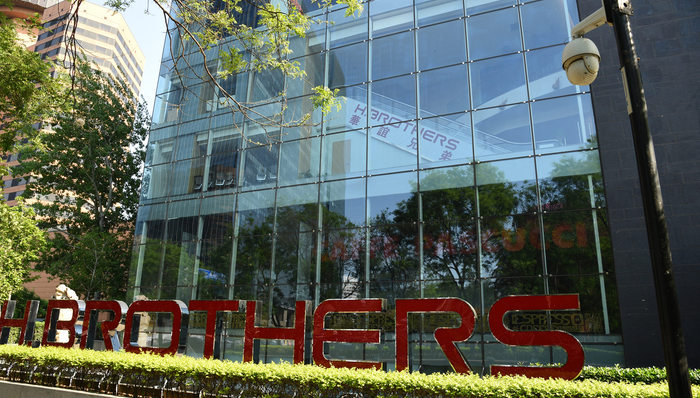 中期债券,华谊兄弟,债务危机,八佰,还钱,年报,手机2,伟大的愿望,流动负债,金融资产