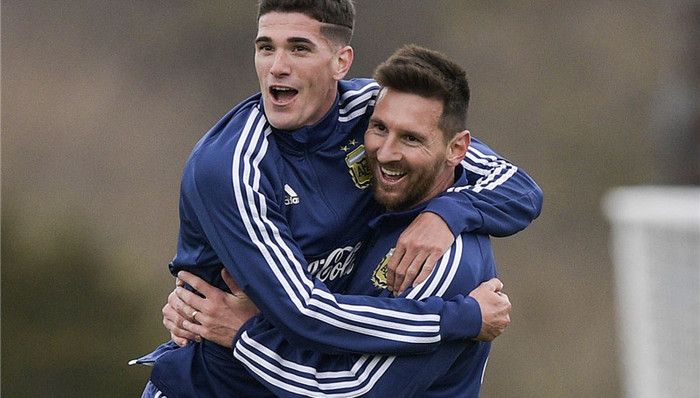 【体育晚报】因凡蒂诺连任FIFA主席 梅西任意球当选欧冠最佳