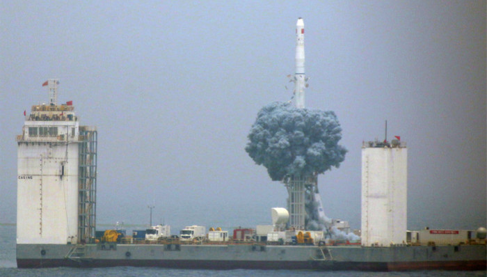 一箭七星 海天相接：我国固体运载火箭成功实施首次海上发射