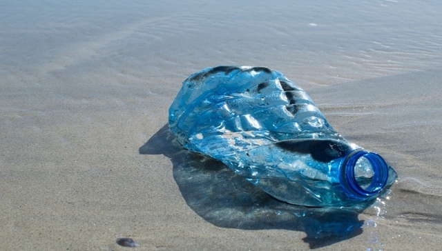 90亿吨塑料制品仅9%被回收利用：塑料垃圾有多少环境成本？