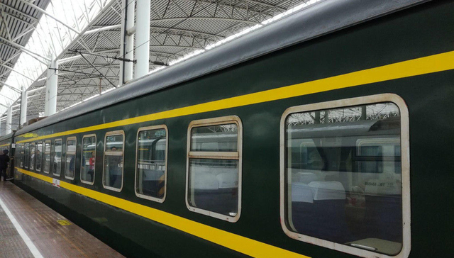 暴雨致沪昆铁路大面积晚点，乘客端午出行受阻