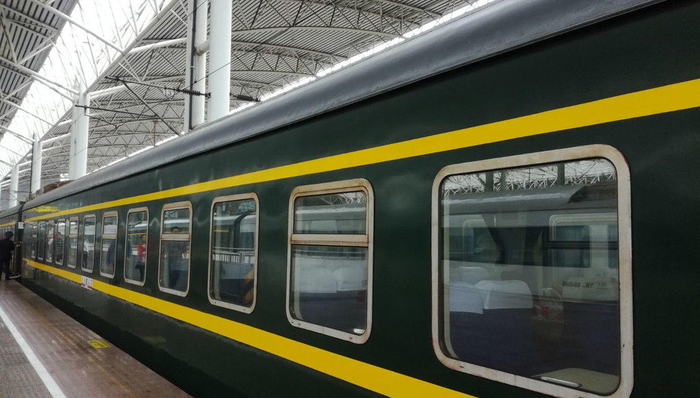 暴雨致沪昆铁路大面积晚点，乘客端午出行受阻