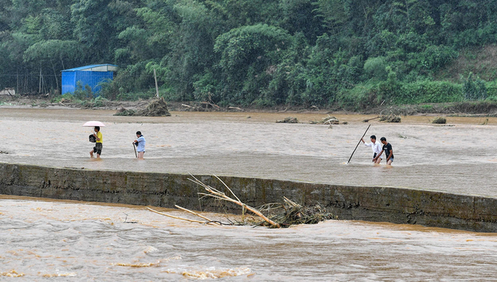 强降雨,局地,强降水,贵州东南部,及时雨,部分地区,大部,河北北部,华南西部,西北地区东部