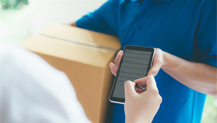 快递员,跪求,快递公司,民警,硬核,派出所,中央政法委,用户,热议,维护社会