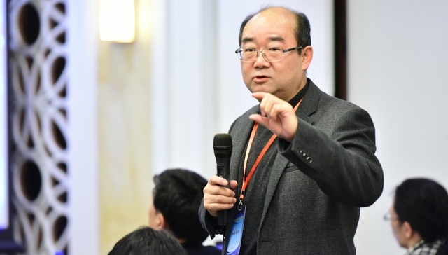 原新：中国老龄化终将走向“边富边老” | 新中国70周年·民生访谈②