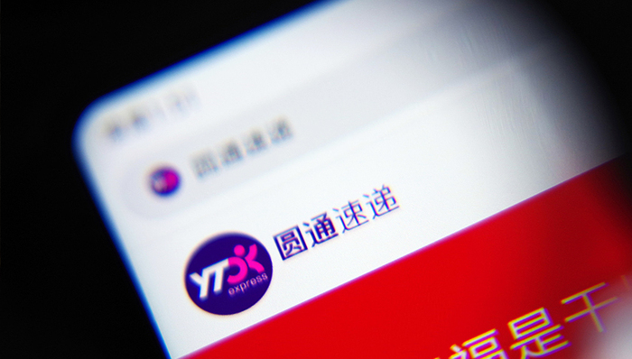 【此刻评论】逼快递员下跪的不是恶意投诉，是快递业“以罚代管”潜规则