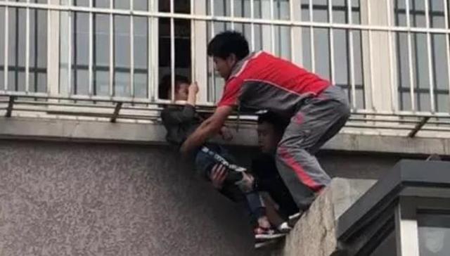 托举,陈晓亮,视频上传,救人,姿势,孩子,酸痛,李浙,西局欣园,李女士