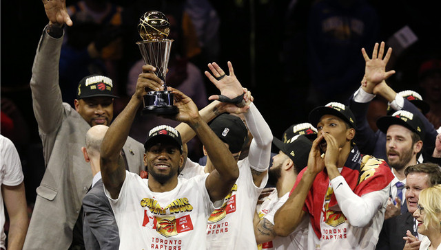 【体育晚报】FIFA排名国足亚洲第八 猛龙4-2勇士首夺总冠军