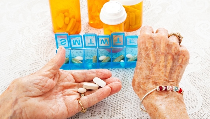 合用8种药物不良反应增加100%，专家：老年患者应做“减法”