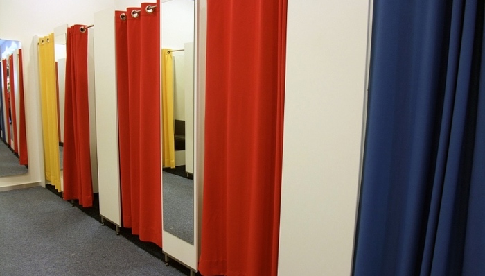 地方新闻精选｜深圳一优衣库试衣间现针孔摄像头 长治发现罕见千佛古石窟群