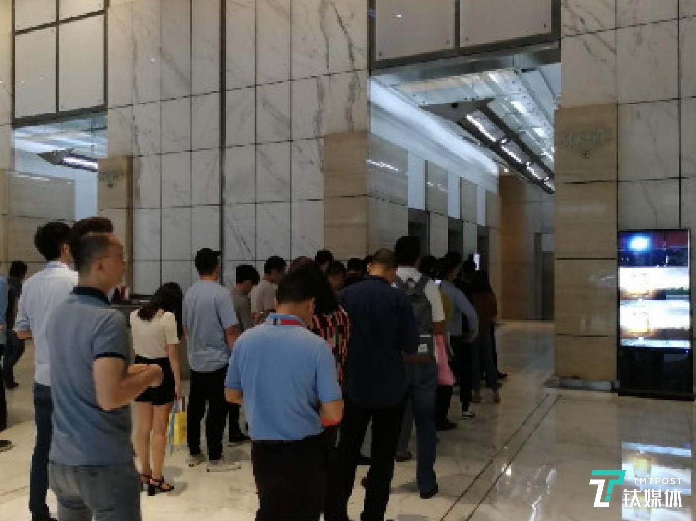 菲律宾马尼拉核心商圈的楼宇广告（图片由受访者提供）