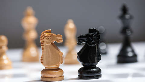 【独家】内斗升级，*ST康得召开董事会审议冻结控股股东股权