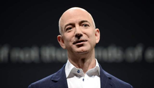 人类首富贝索斯距登月再进一步，月球着陆器发动机顺利点火