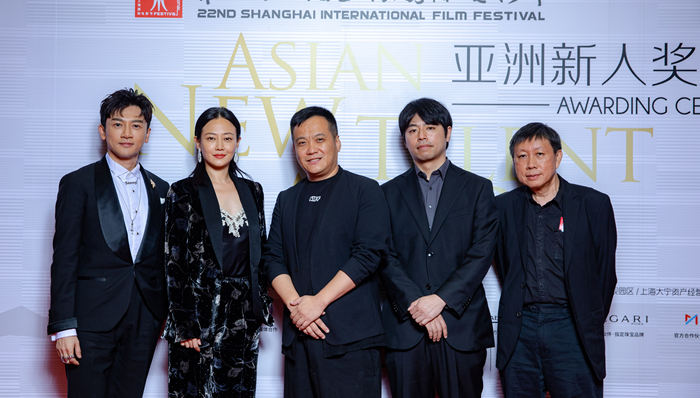 【文娱早报】第22届上海国际电影节亚新奖揭晓 好莱坞星光大道2020年留名名单公布