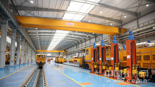 大型养路机械,铁路线路,捣固车,铁路养护,计数仪,滤油机,制动试验台,安全畅通,铁路建设,检修质量