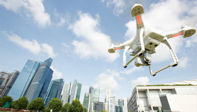 无人机产业变革：政策加速洗牌 5G助力载人应用