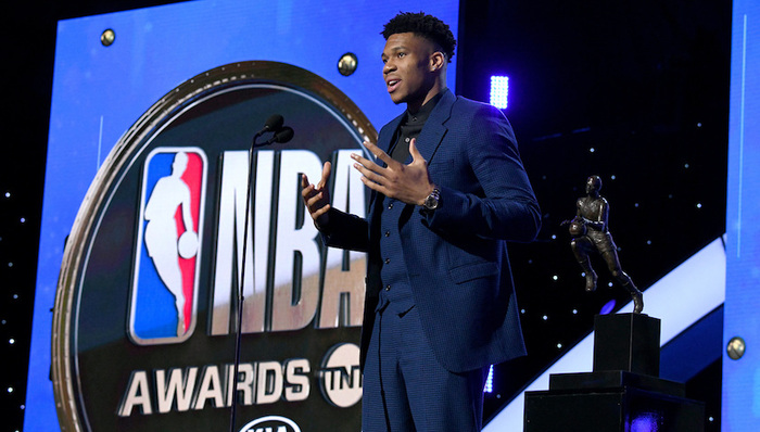 【体育晚报】李根重返上海男篮 字母哥当选常规赛MVP