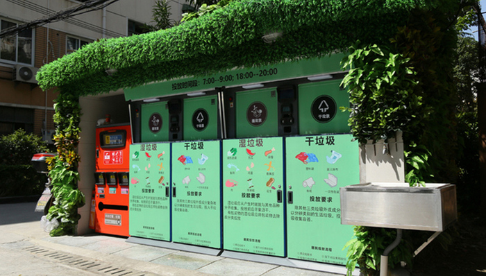 游客,垃圾分类,条例,,,习惯,拒不改正,开罚单,配合,城管队员,查处规定