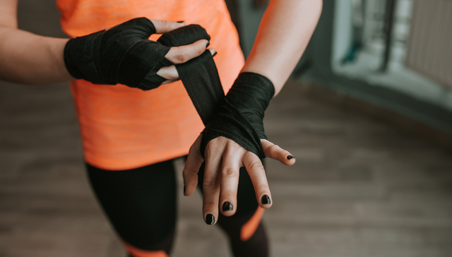 【特写】当女人戴上拳套