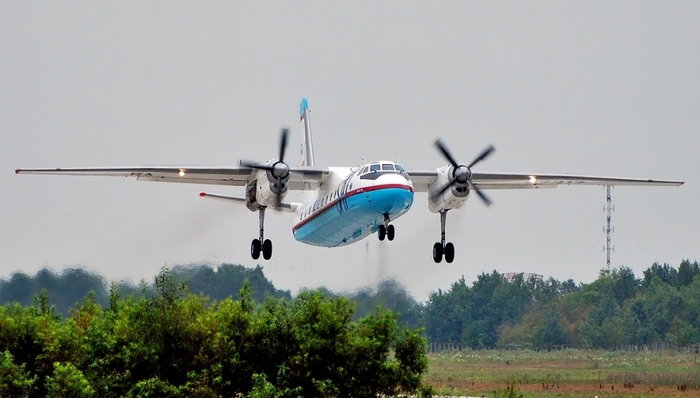 俄罗斯,客机,迫降